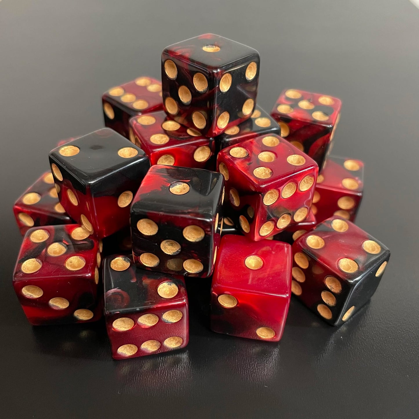 16mm Dice Square Pearl Red-Black (Gold pips)