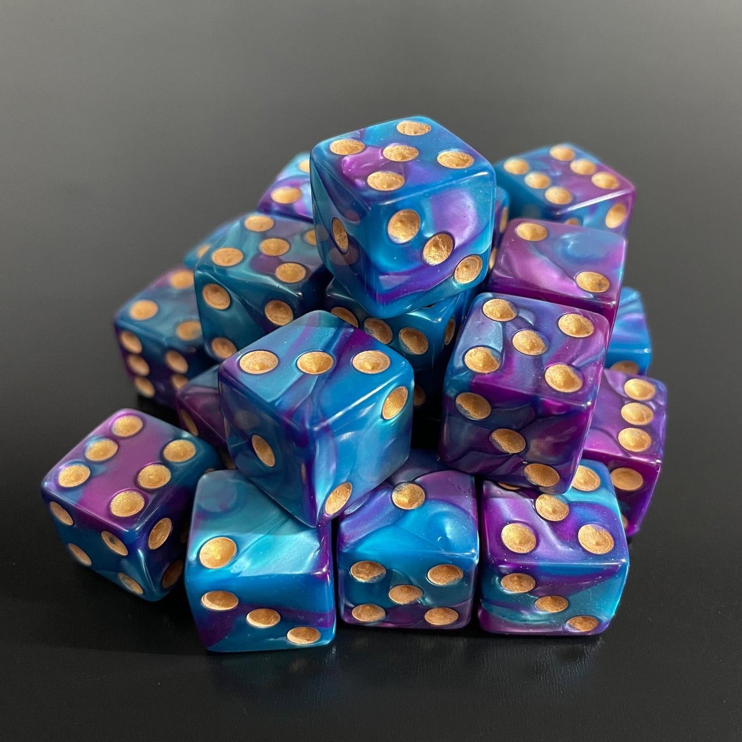 16mm Dice Square Pearl Teal-Purple (Gold pips)