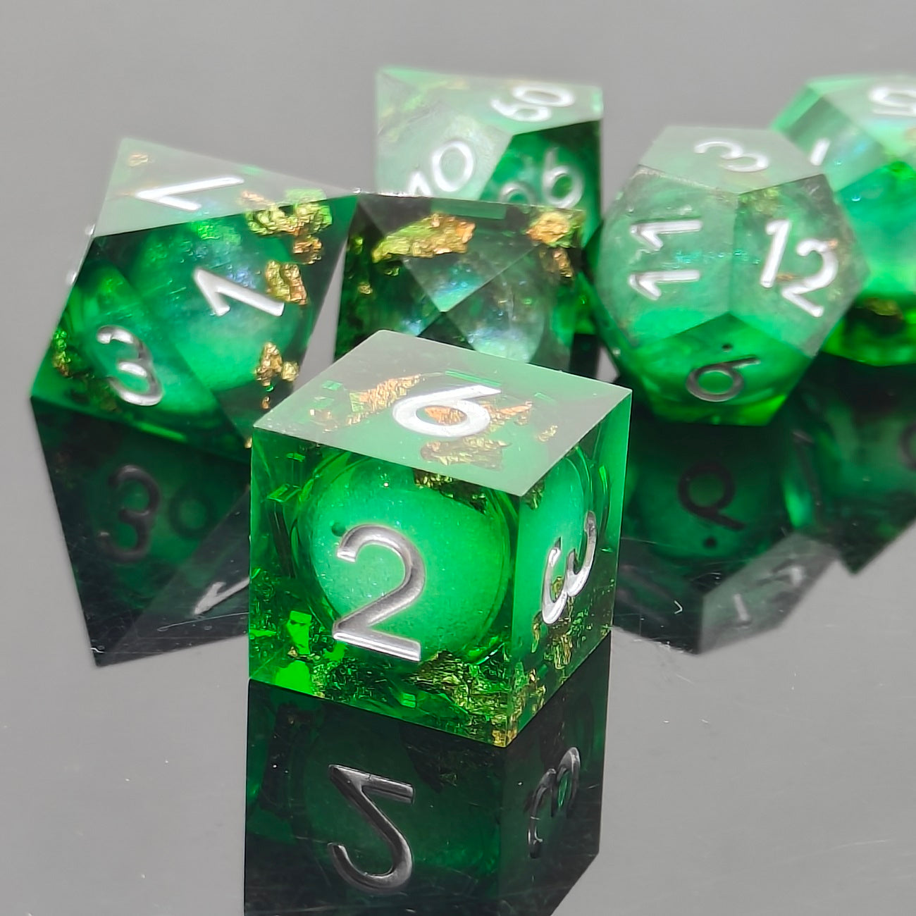 D&D Dice Set Sharp Edge Liquid Core - Absinthe Gold Fleck (Silver)