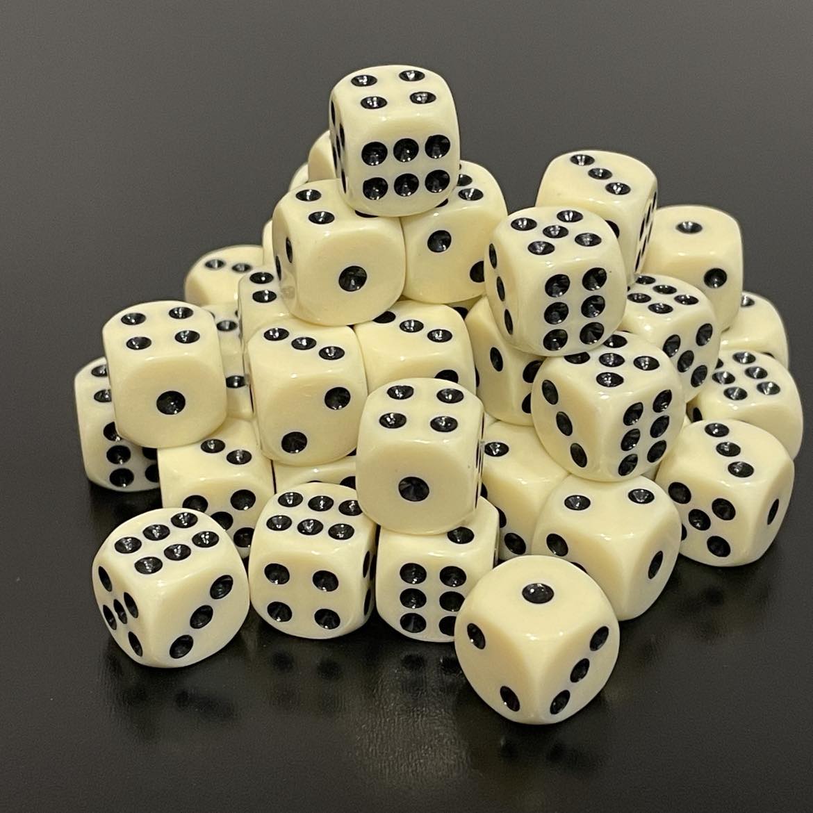 12mm Dice Ivory (48)