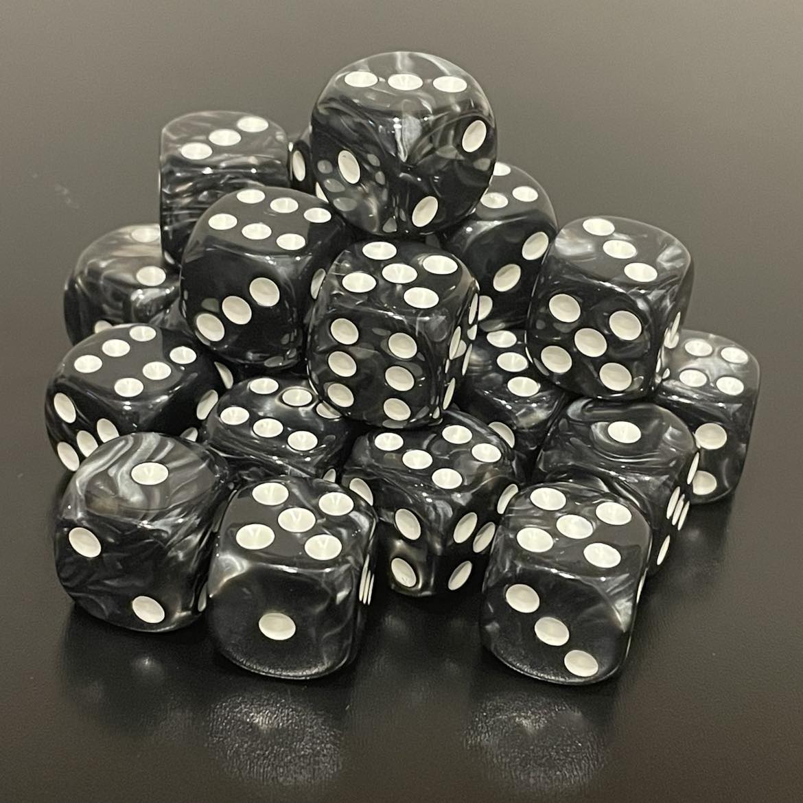 16mm Dice Pearl Black (White pips)