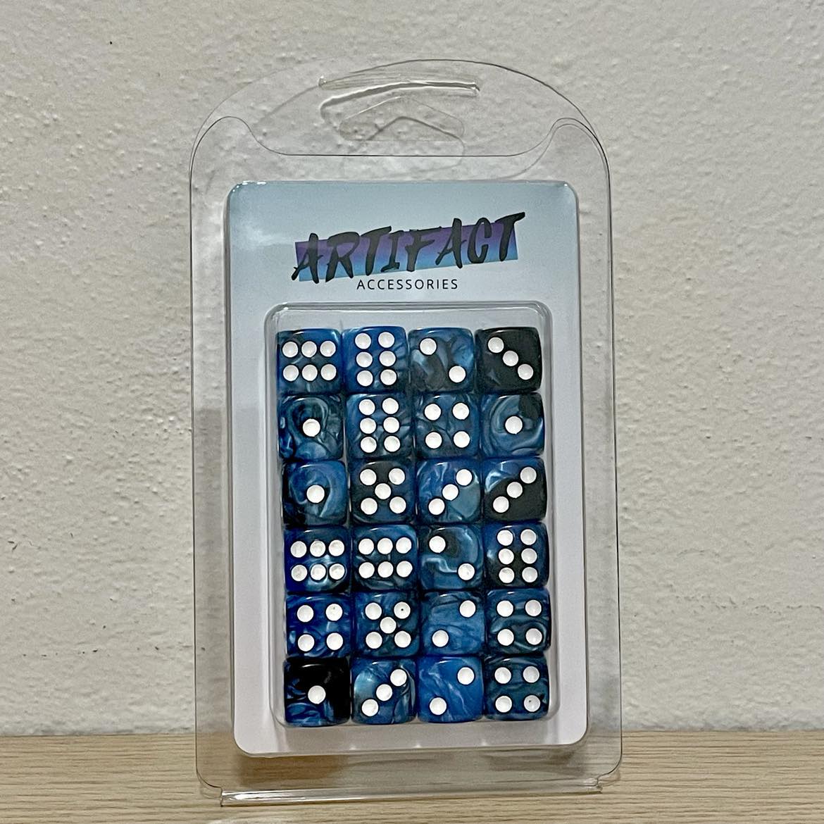 16mm Dice Pearl Black-Blue (White pips)