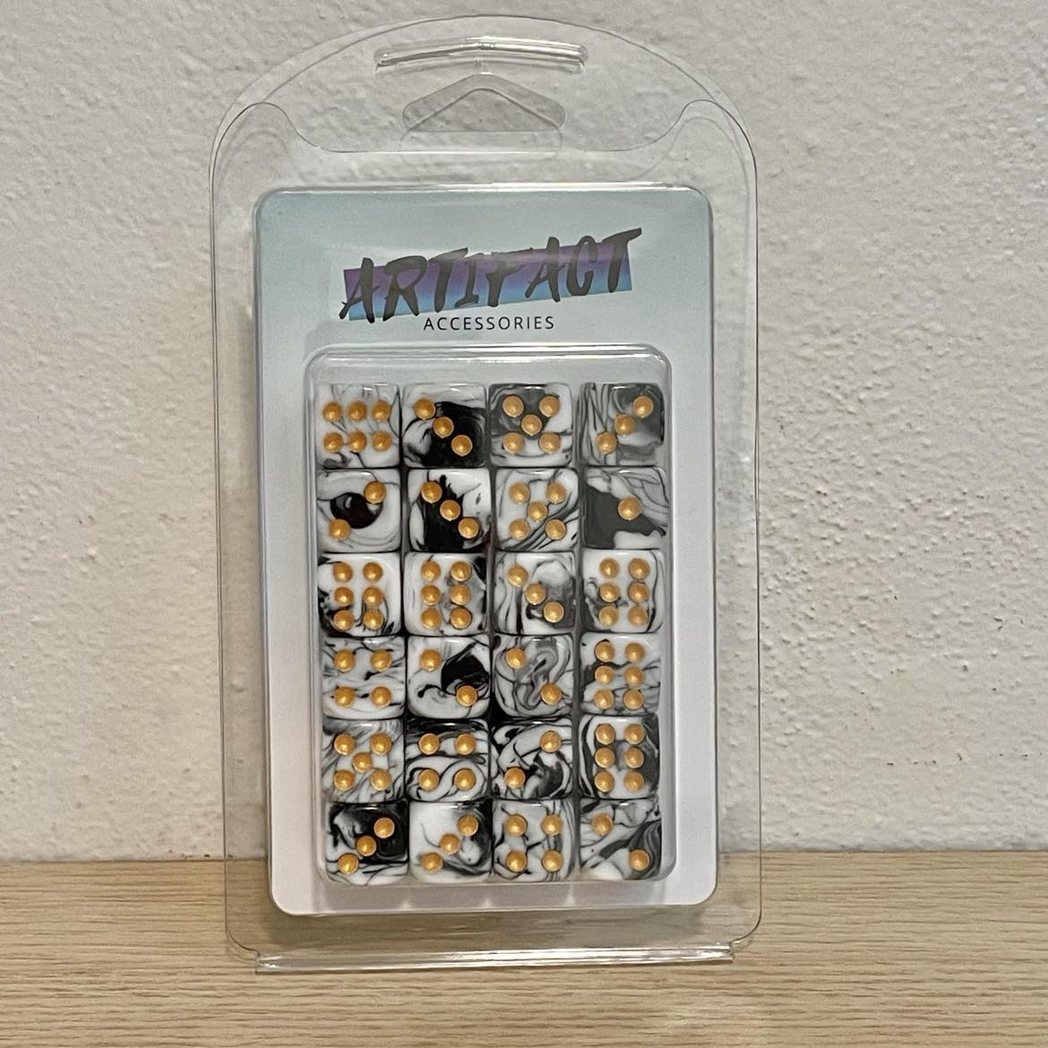 16mm Dice Pearl Black-White (Gold pips)