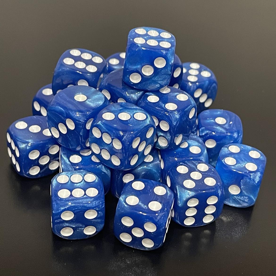 16mm Dice Pearl Blue (24)