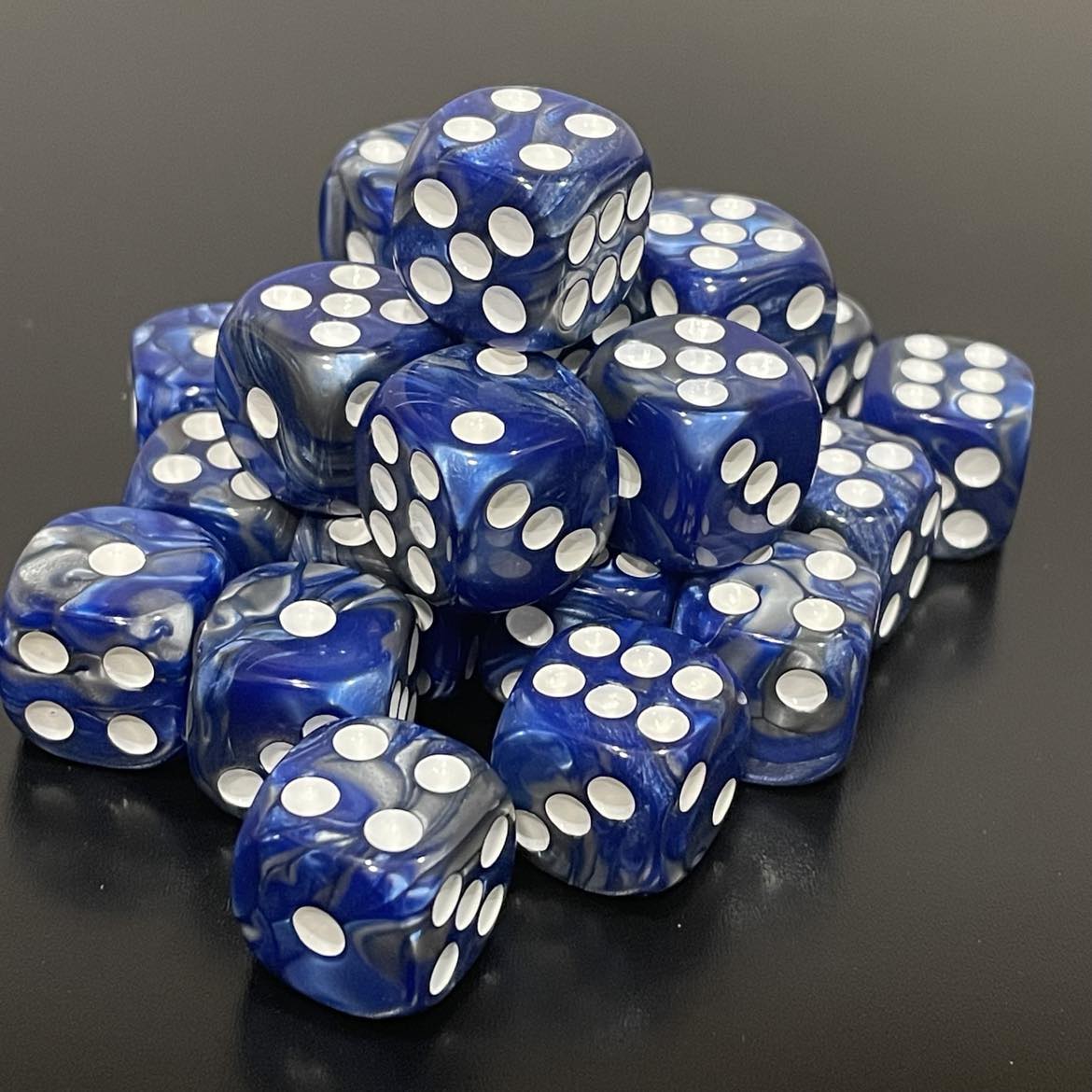 16mm Dice Pearl Blue-Silver (White pips)