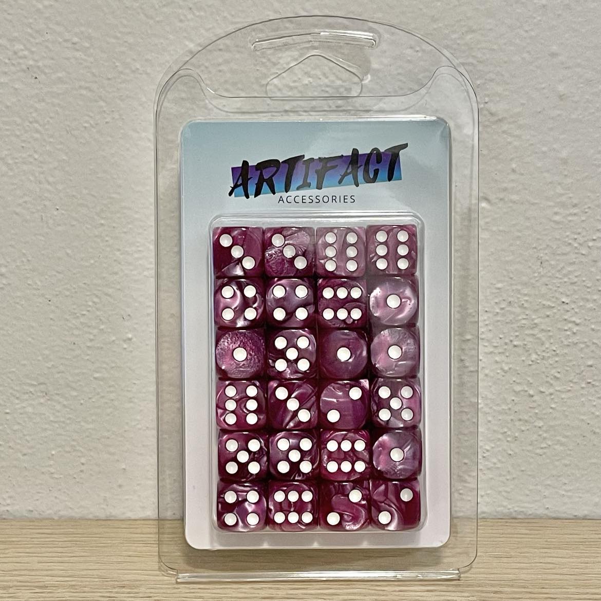 16mm Dice Pearl Dark Fuchsia (White pips)