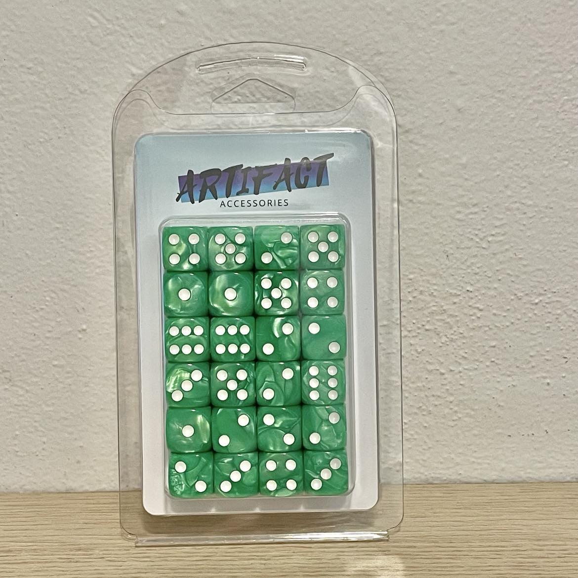 16mm Dice Pearl Mint Green (White pips)