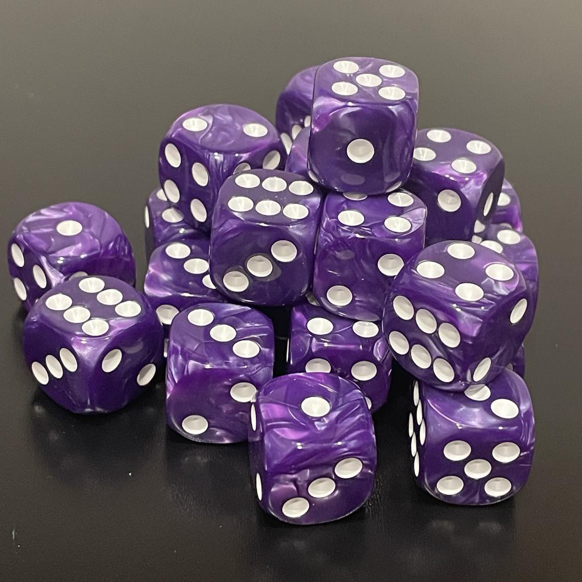 16mm Dice Pearl Purple (White pips)