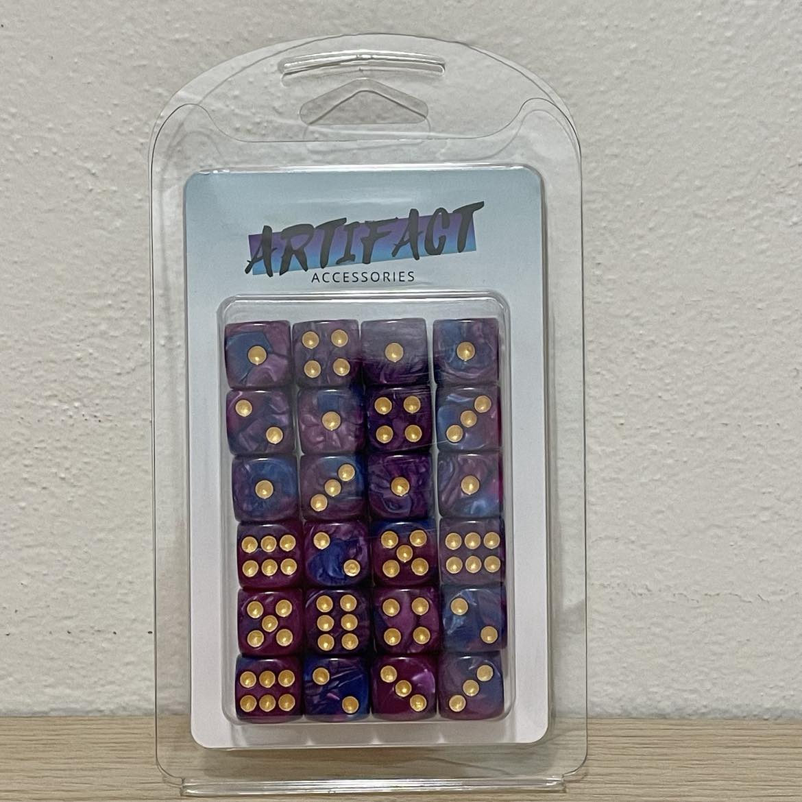 16mm Dice Pearl Purple-Blue (Gold pips)