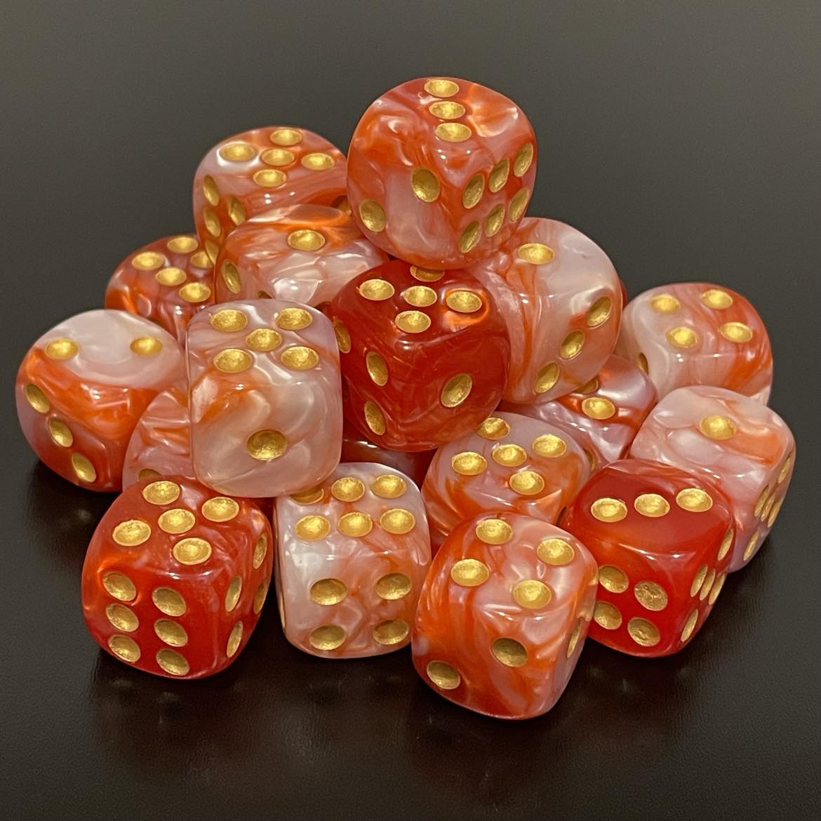 16mm Dice Pearl Red-White (Gold pips)