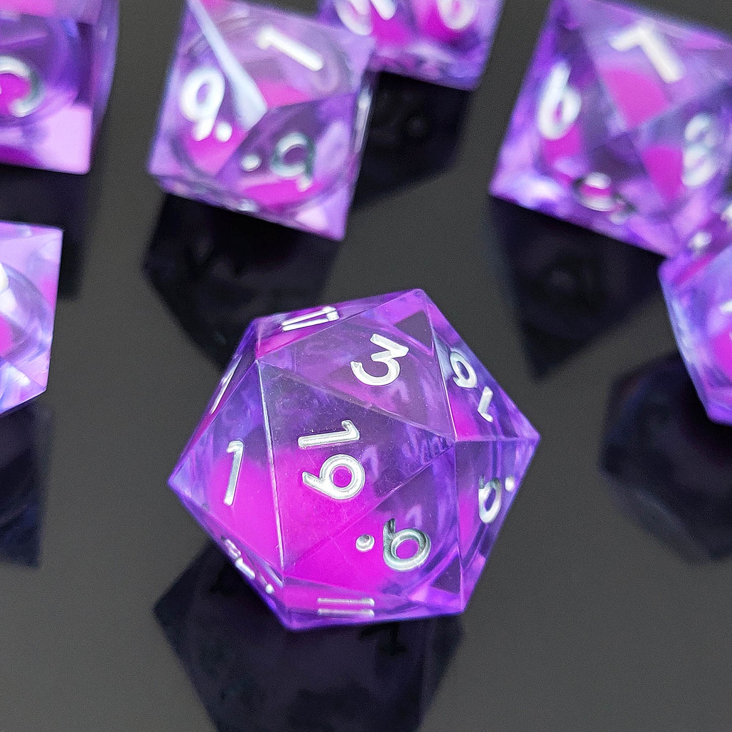 D&D Dice Set Sharp Edge Liquid Core - Glow Purple (Silver)