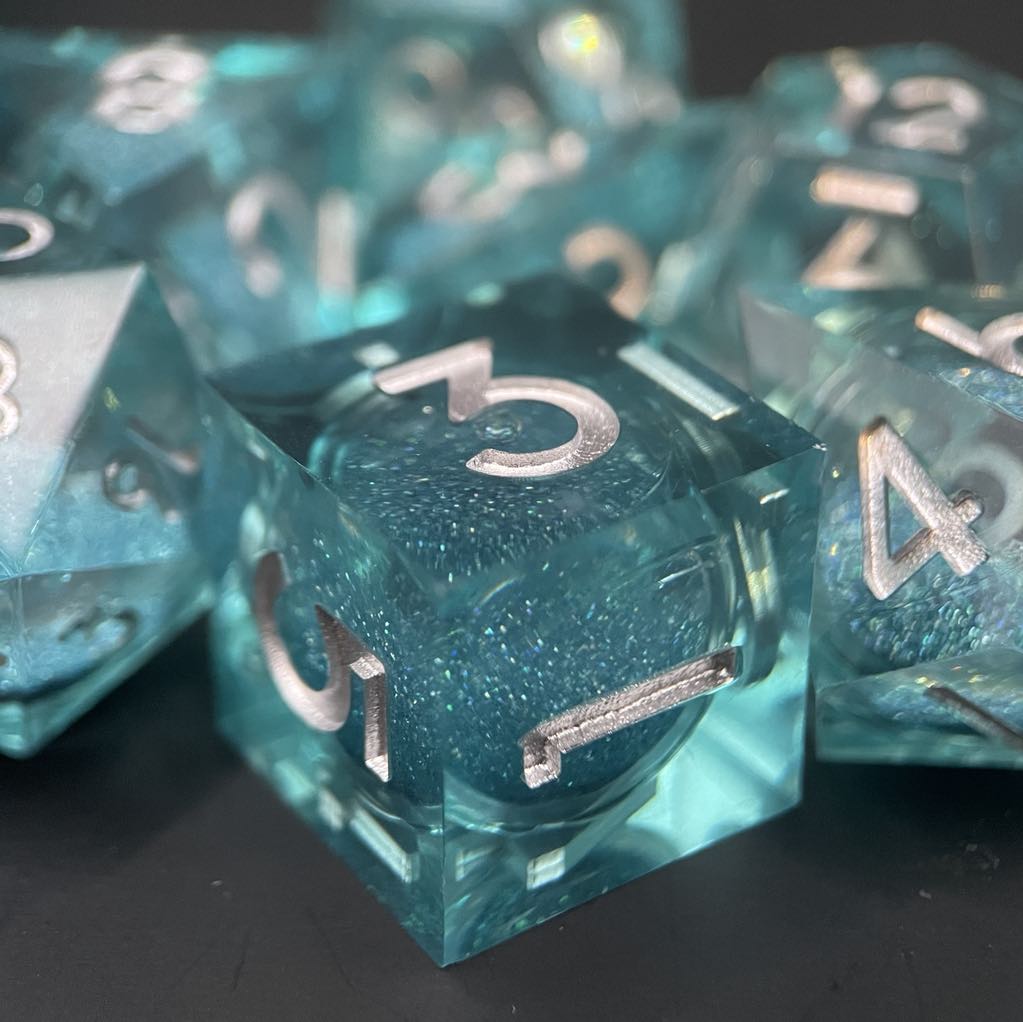 D&D Dice Set Sharp Edge Liquid Core - Topaz Blue (Silver)