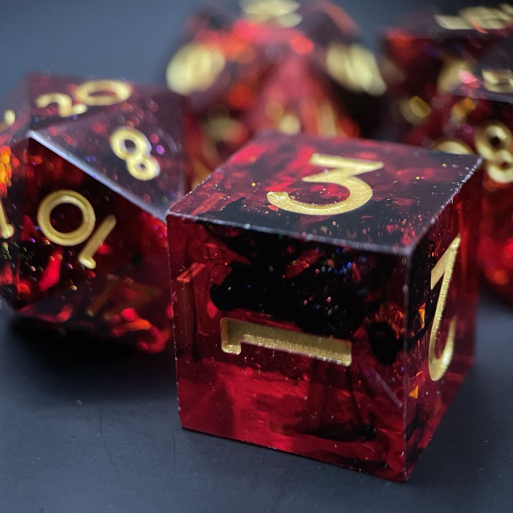 D&D Dice Set Sharp Edge - Ruby (Gold)