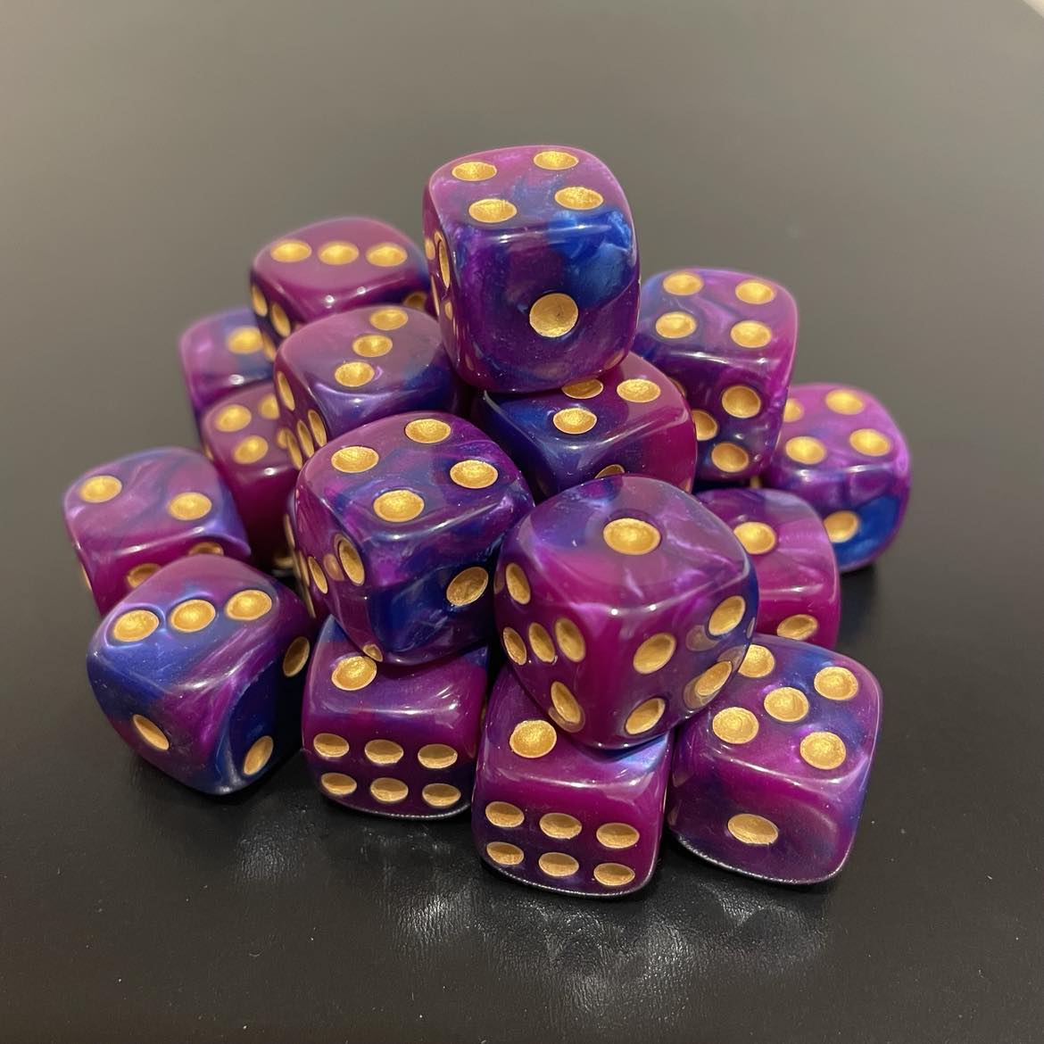 15mm Dice Glossy Pearl Purple-Blue (Gold pips)