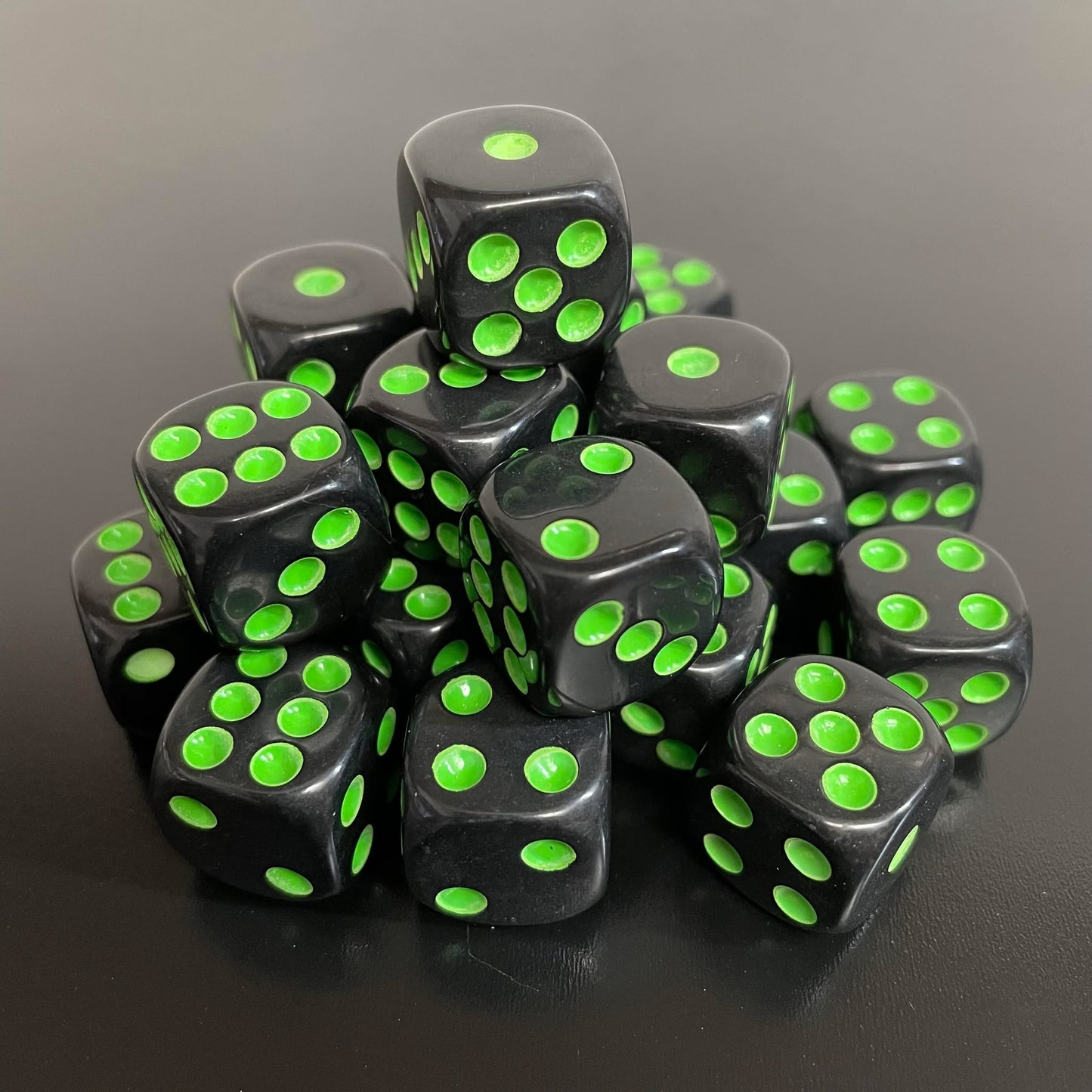 16mm Dice Black Series (Green pips)