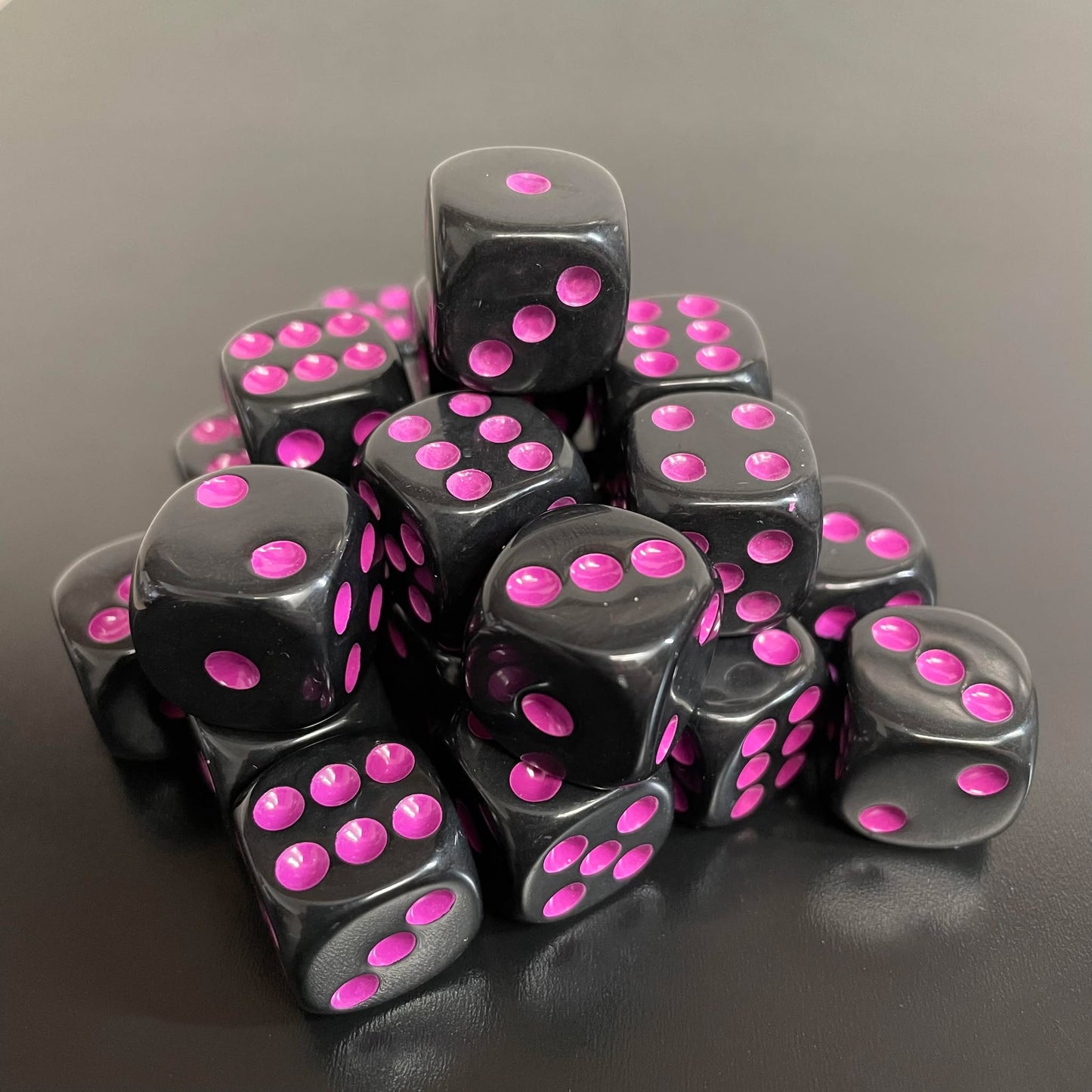 16mm Dice Black Series (Purple pips)