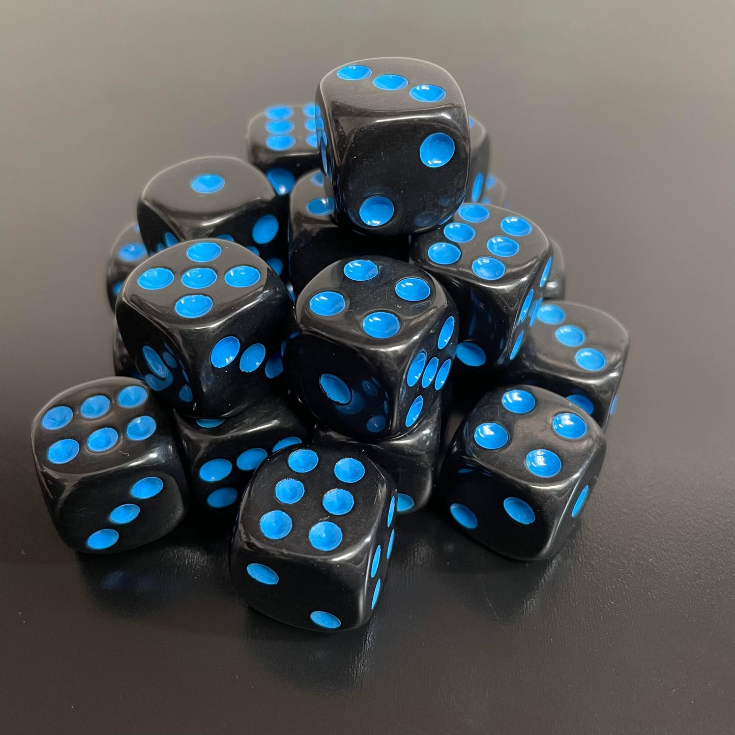 16mm Dice Black Series (Blue pips)