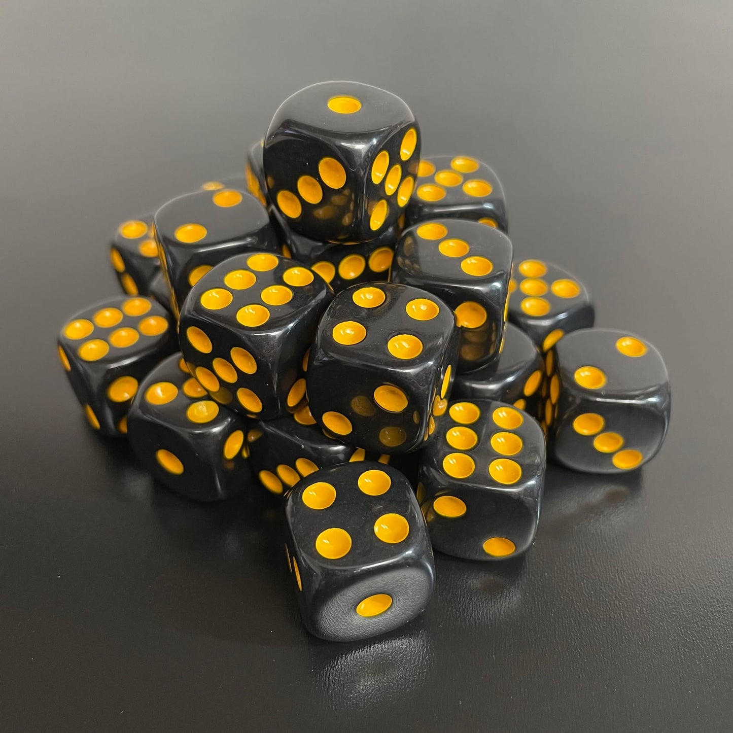 16mm Dice Black Series (Yellow pips)