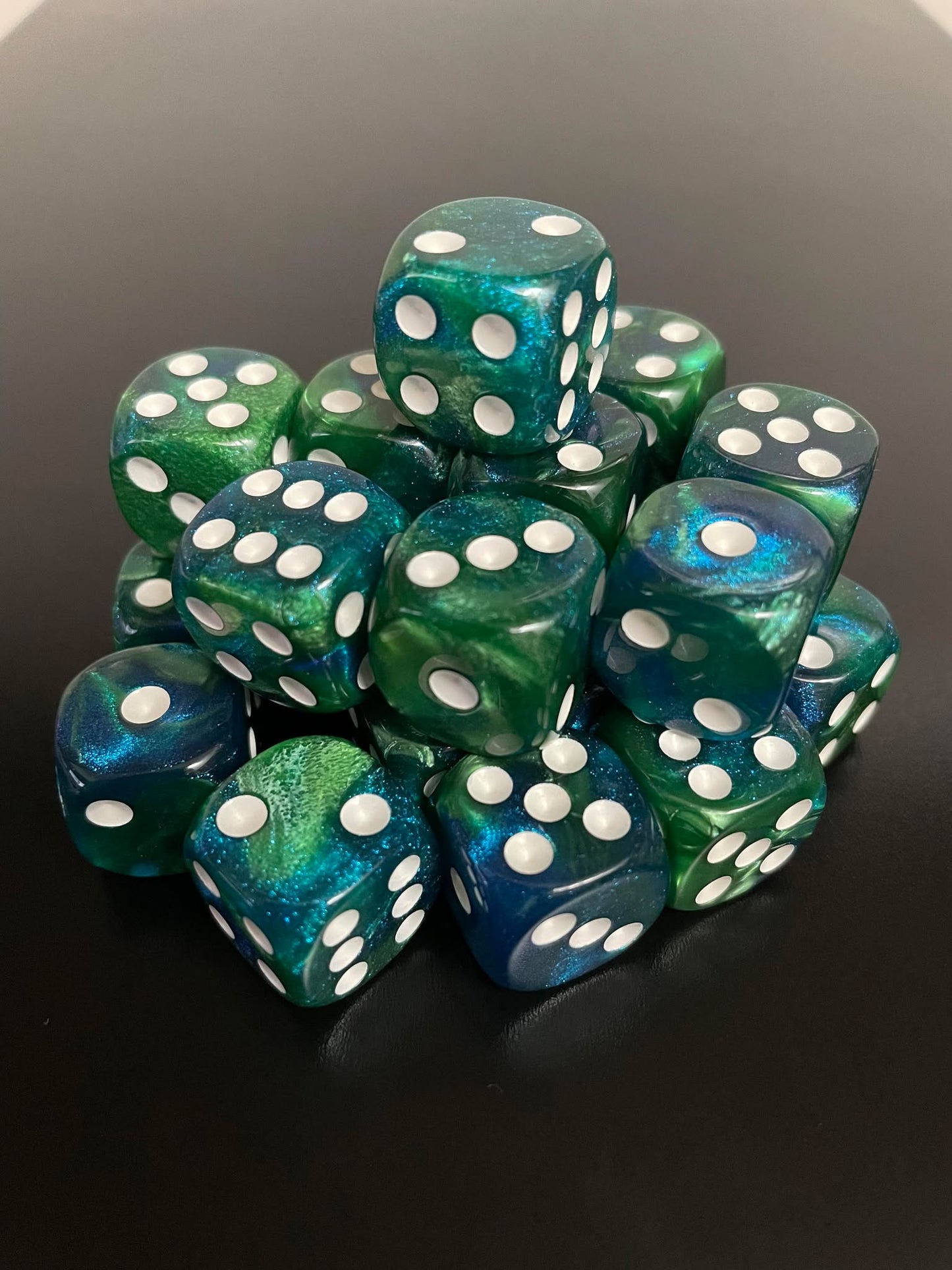 16mm Dice Glossy Pearl Blue-Green Opal (White pips)