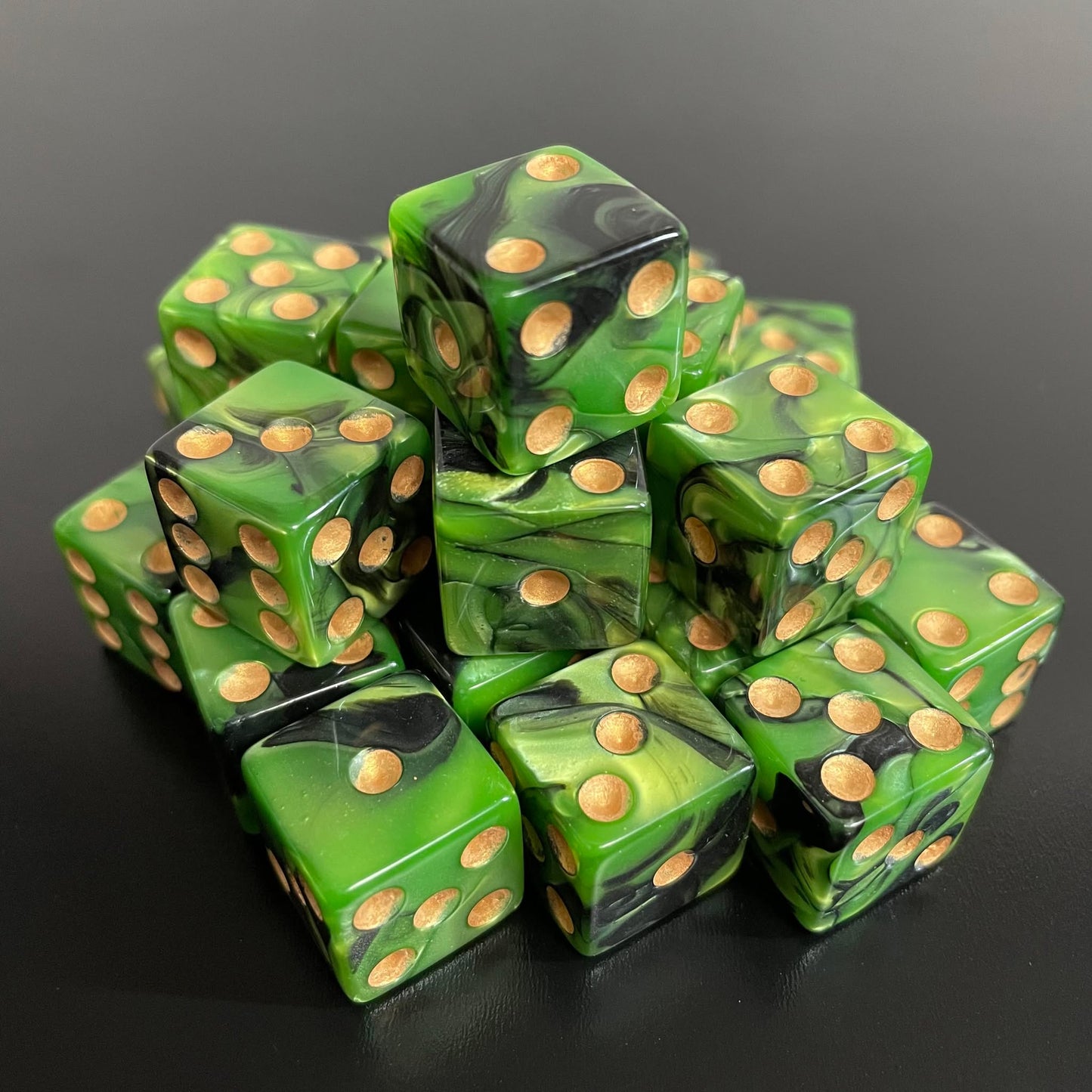 16mm Dice Square Pearl Green-Black (Gold pips)