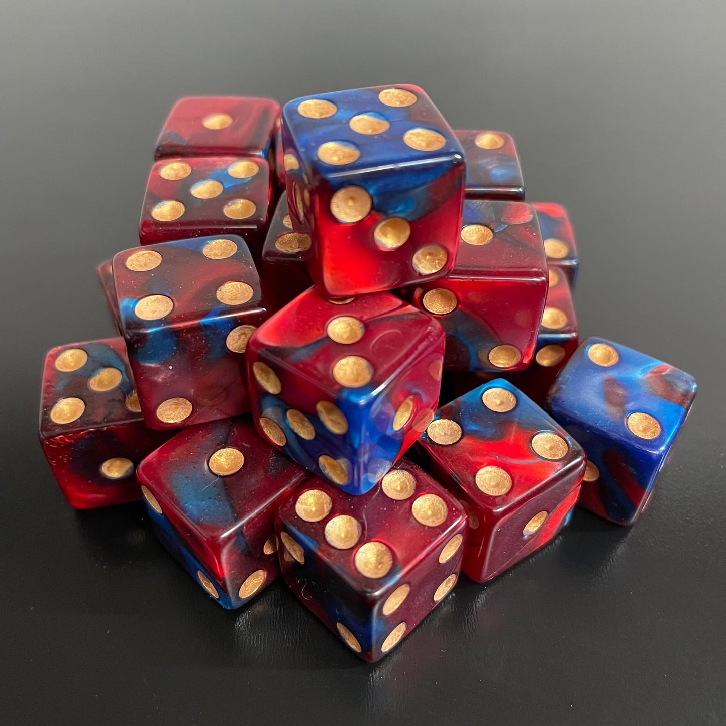 16mm Dice Square Pearl Blue-Red (Gold pips)