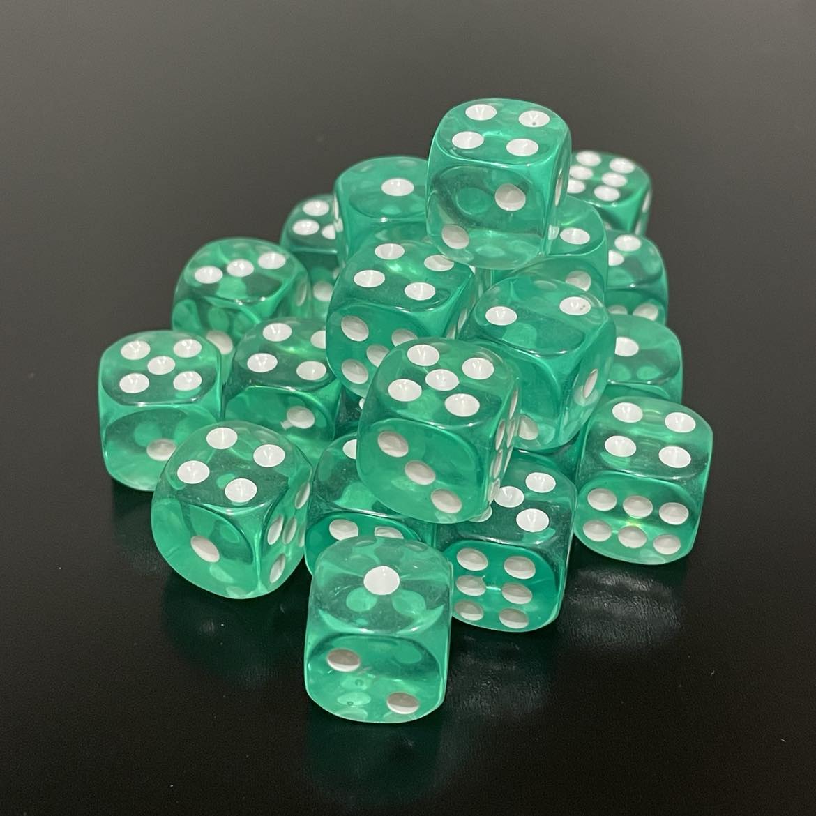 16mm Dice Transparent Emerald (24)