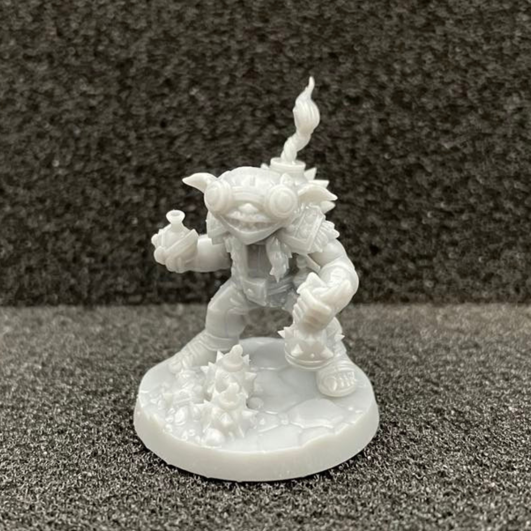 Goblin Alchemist Male  (Goggles Down) D&D Miniature