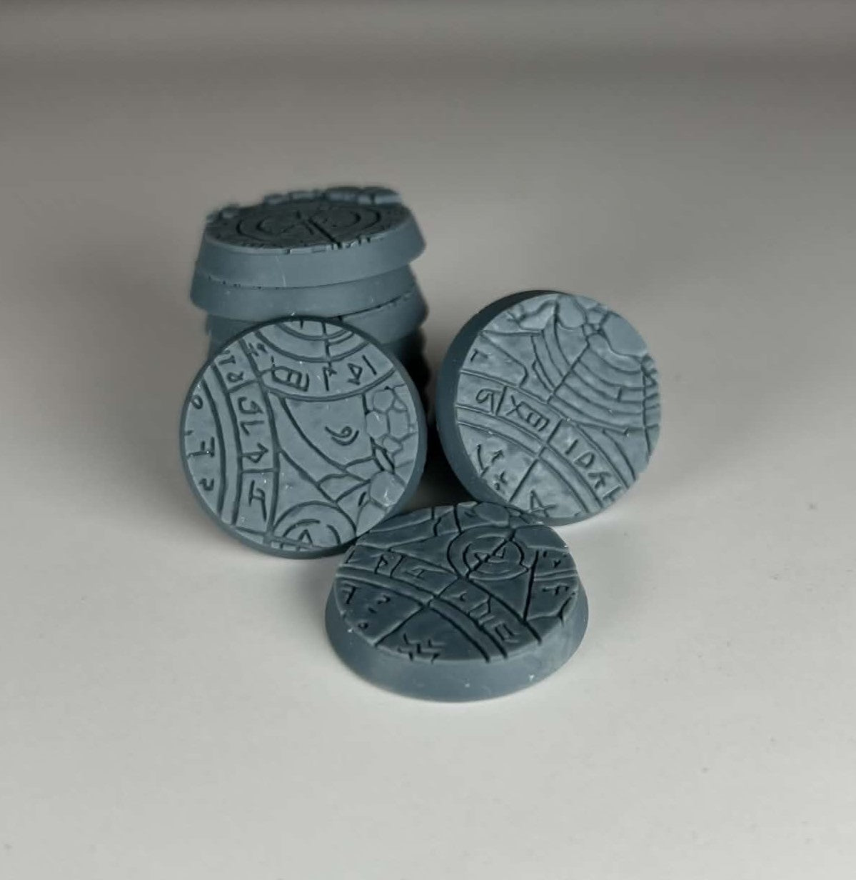 Occult ritual bases 25mm (10)