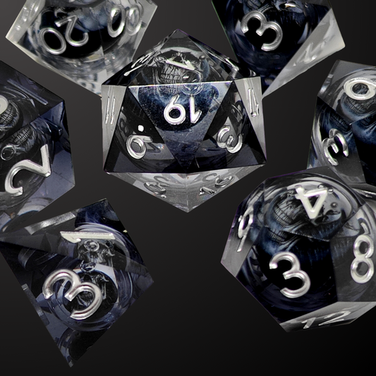 D&D Dice Set Sharp Edge - Black Skull (Silver)